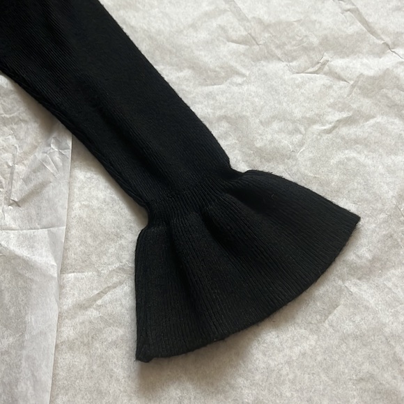 Black soft sweater made in Korea. Cute neck and cuff design. - Picture 5 of 6